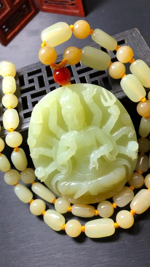 翡翠和黄龙玉哪个值钱,翡翠黄玉价格-第9张图片-翡翠网 翡翠和黄龙玉哪个值钱,翡翠黄玉价格-第9张图片-翡翠网