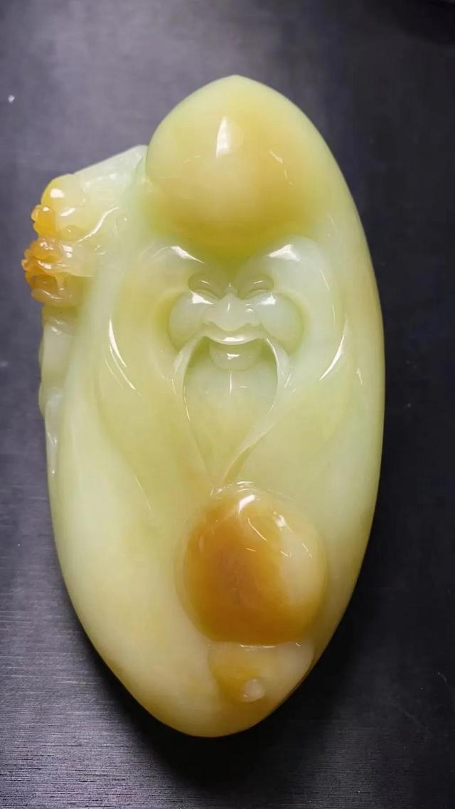 翡翠和黄龙玉哪个值钱,翡翠黄玉价格-第10张图片-翡翠网 翡翠和黄龙玉哪个值钱,翡翠黄玉价格-第10张图片-翡翠网