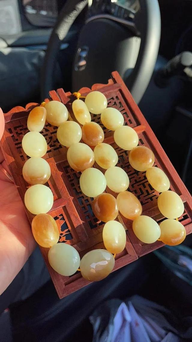 翡翠和黄龙玉哪个值钱,翡翠黄玉价格-第12张图片-翡翠网 翡翠和黄龙玉哪个值钱,翡翠黄玉价格-第12张图片-翡翠网