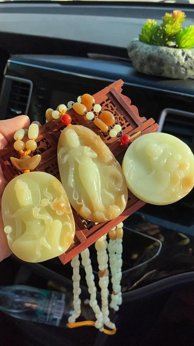 翡翠和黄龙玉哪个值钱,翡翠黄玉价格-第13张图片-翡翠网 翡翠和黄龙玉哪个值钱,翡翠黄玉价格-第13张图片-翡翠网