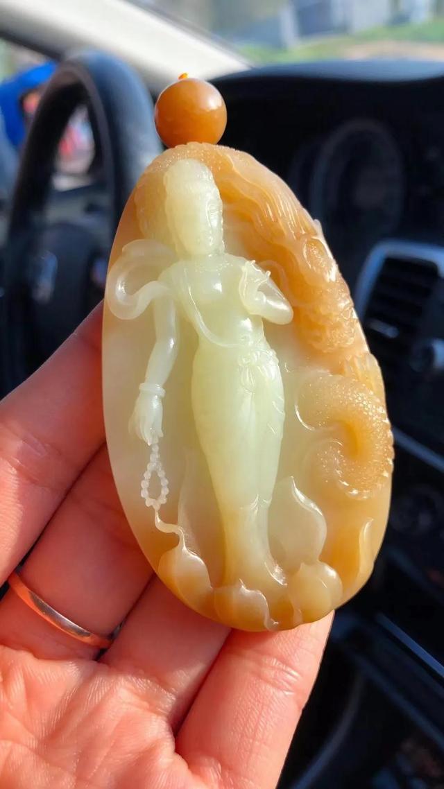 翡翠和黄龙玉哪个值钱,翡翠黄玉价格-第14张图片-翡翠网 翡翠和黄龙玉哪个值钱,翡翠黄玉价格-第14张图片-翡翠网