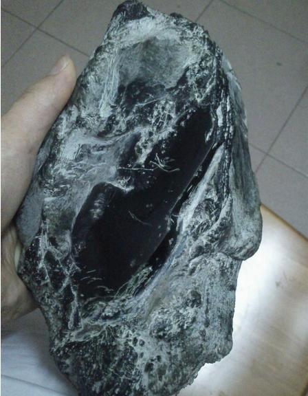 小知识浅谈龙石种翡翠原石的简单介绍-第1张图片-翡翠网 小知识浅谈龙石种翡翠原石的简单介绍-第1张图片-翡翠网