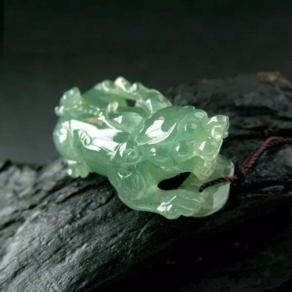 翡翠玉珠的专业知识,玉手串怎么看真假-第25张图片-翡翠网 翡翠玉珠的专业知识,玉手串怎么看真假-第25张图片-翡翠网