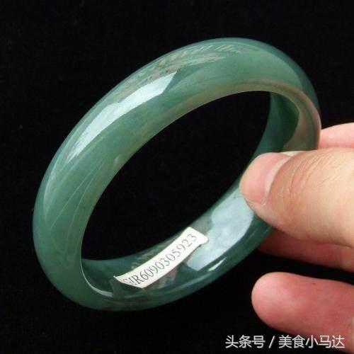 冰糯种与糯化种图解,翡翠种水分类附图对应的价格-第4张图片-翡翠网 冰糯种与糯化种图解,翡翠种水分类附图对应的价格-第4张图片-翡翠网