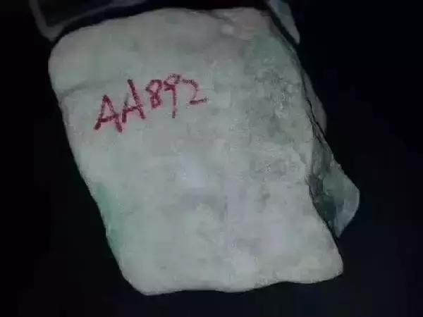 关于翡翠手镯12公斤的信息-第2张图片-翡翠网 关于翡翠手镯12公斤的信息-第2张图片-翡翠网