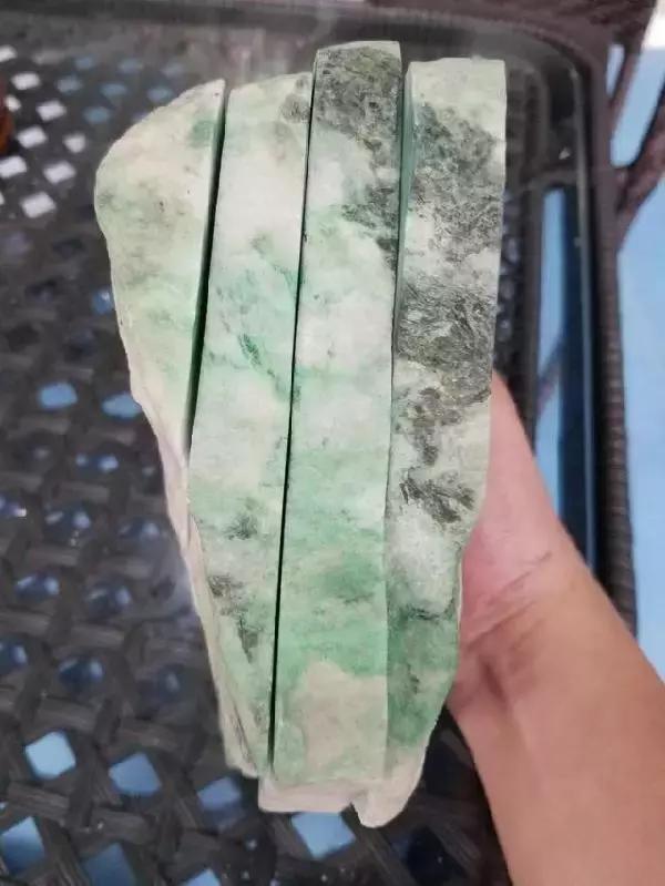 关于翡翠手镯12公斤的信息-第5张图片-翡翠网 关于翡翠手镯12公斤的信息-第5张图片-翡翠网