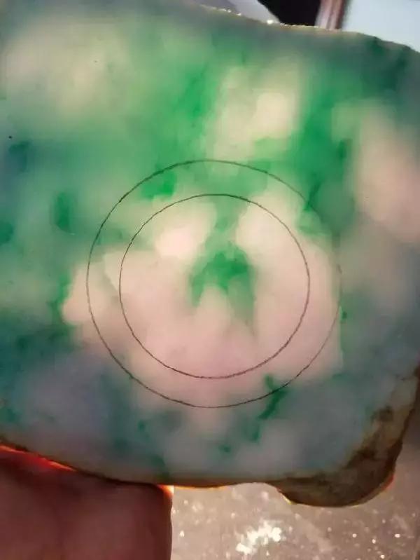 关于翡翠手镯12公斤的信息-第8张图片-翡翠网 关于翡翠手镯12公斤的信息-第8张图片-翡翠网