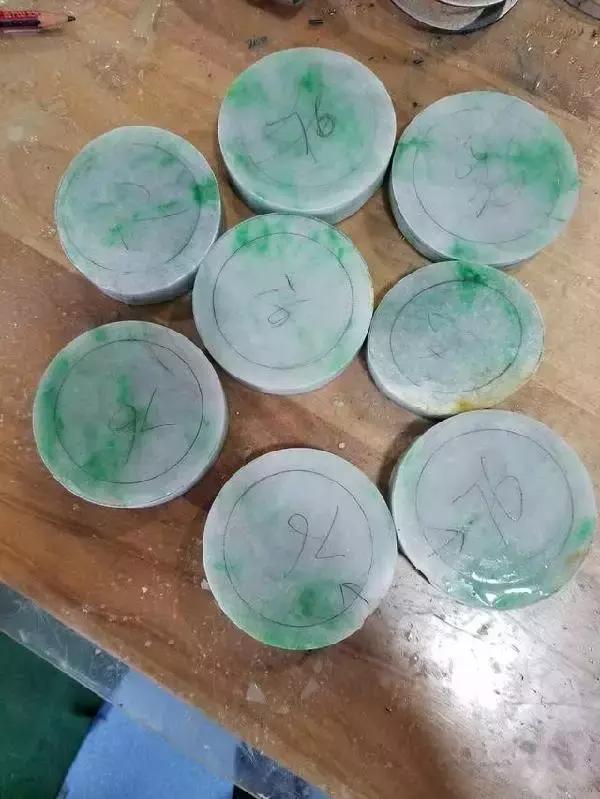 关于翡翠手镯12公斤的信息-第9张图片-翡翠网 关于翡翠手镯12公斤的信息-第9张图片-翡翠网