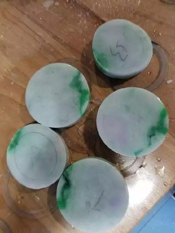 关于翡翠手镯12公斤的信息-第10张图片-翡翠网 关于翡翠手镯12公斤的信息-第10张图片-翡翠网