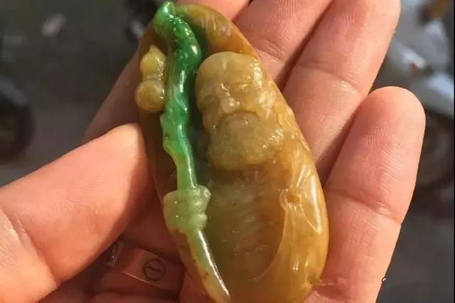 翡翠原石大马坎雕刻翡翠原石-第4张图片-翡翠网 翡翠原石大马坎雕刻翡翠原石-第4张图片-翡翠网