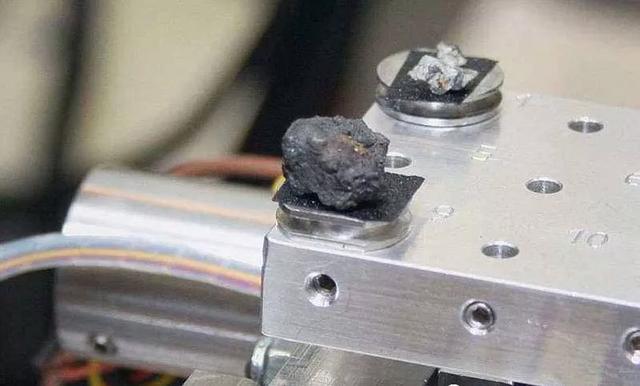 翡翠原石交易,缅甸刚挖出来翡翠原石-第6张图片-翡翠网 翡翠原石交易,缅甸刚挖出来翡翠原石-第6张图片-翡翠网