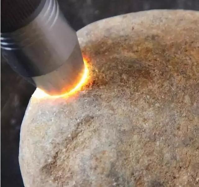 翡翠原石交易,缅甸刚挖出来翡翠原石-第7张图片-翡翠网 翡翠原石交易,缅甸刚挖出来翡翠原石-第7张图片-翡翠网