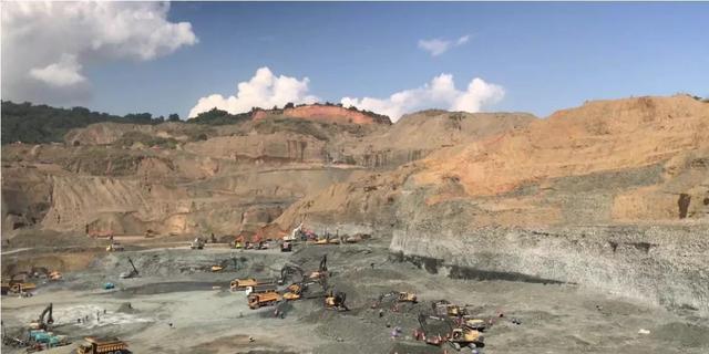 翡翠原石交易,缅甸刚挖出来翡翠原石-第10张图片-翡翠网 翡翠原石交易,缅甸刚挖出来翡翠原石-第10张图片-翡翠网