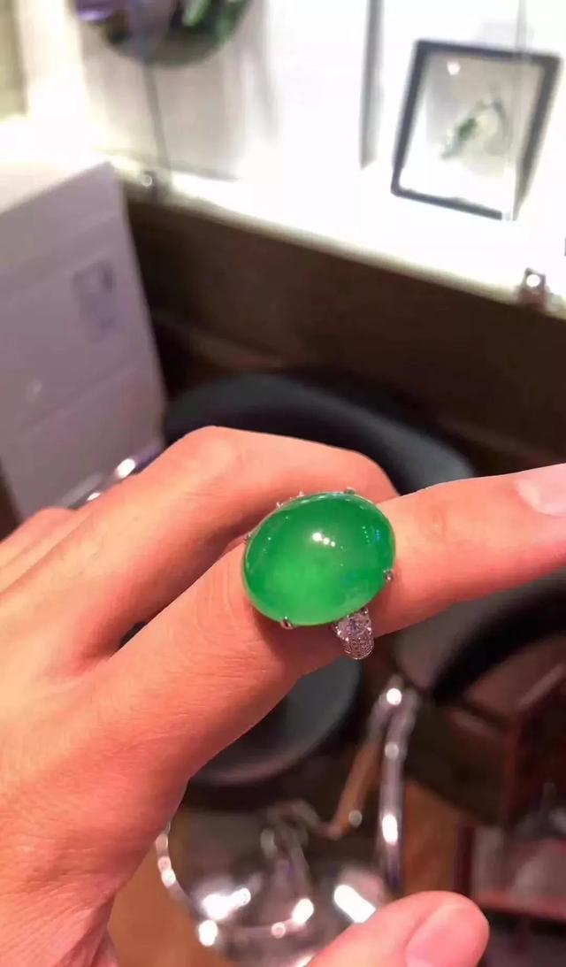 翡翠原石交易,缅甸刚挖出来翡翠原石-第11张图片-翡翠网 翡翠原石交易,缅甸刚挖出来翡翠原石-第11张图片-翡翠网