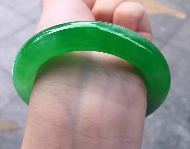 翡翠原石交易,缅甸刚挖出来翡翠原石-第12张图片-翡翠网 翡翠原石交易,缅甸刚挖出来翡翠原石-第12张图片-翡翠网