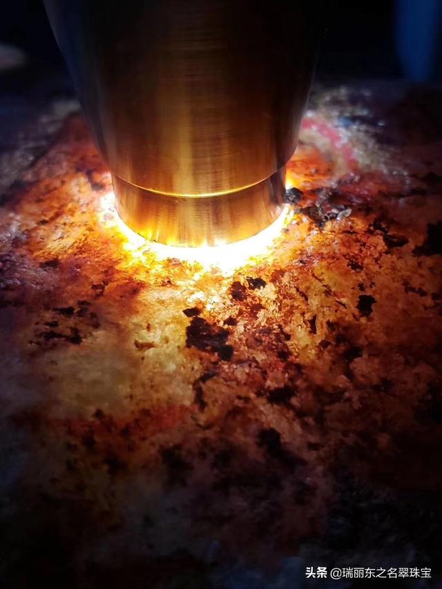 翡翠原石入门级知识简便翡翠原石哪里买-第2张图片-翡翠网 翡翠原石入门级知识简便翡翠原石哪里买-第2张图片-翡翠网