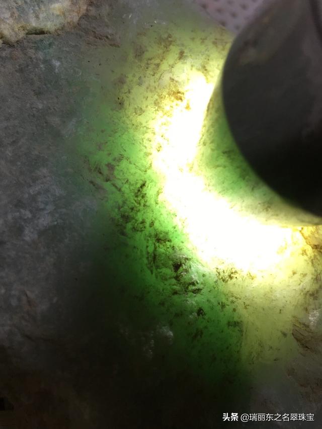 翡翠原石入门级知识简便翡翠原石哪里买-第7张图片-翡翠网 翡翠原石入门级知识简便翡翠原石哪里买-第7张图片-翡翠网