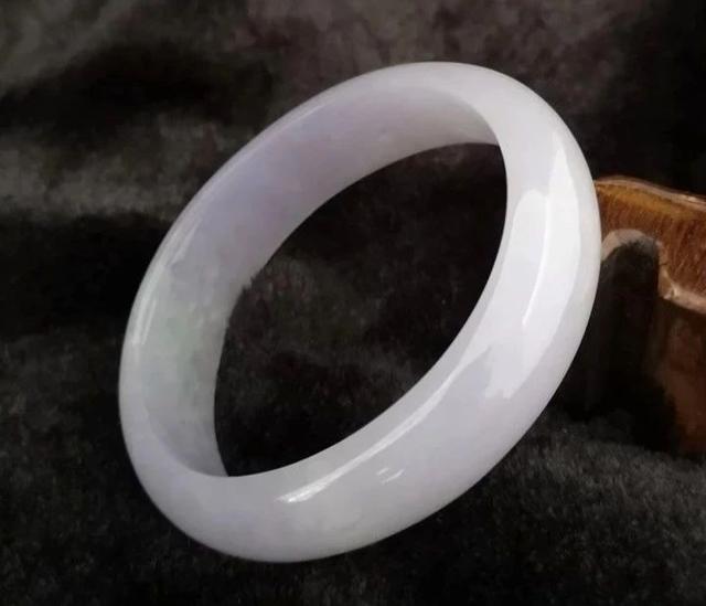 翡翠手镯什么颜色好,宽版三色贵妃翡翠手镯-第4张图片-翡翠网 翡翠手镯什么颜色好,宽版三色贵妃翡翠手镯-第4张图片-翡翠网