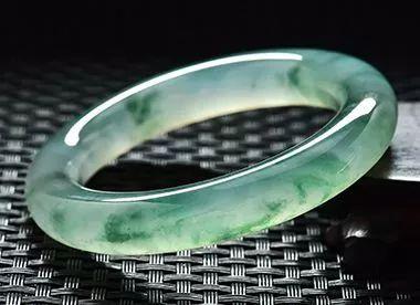翡翠手镯什么颜色好,宽版三色贵妃翡翠手镯-第5张图片-翡翠网 翡翠手镯什么颜色好,宽版三色贵妃翡翠手镯-第5张图片-翡翠网