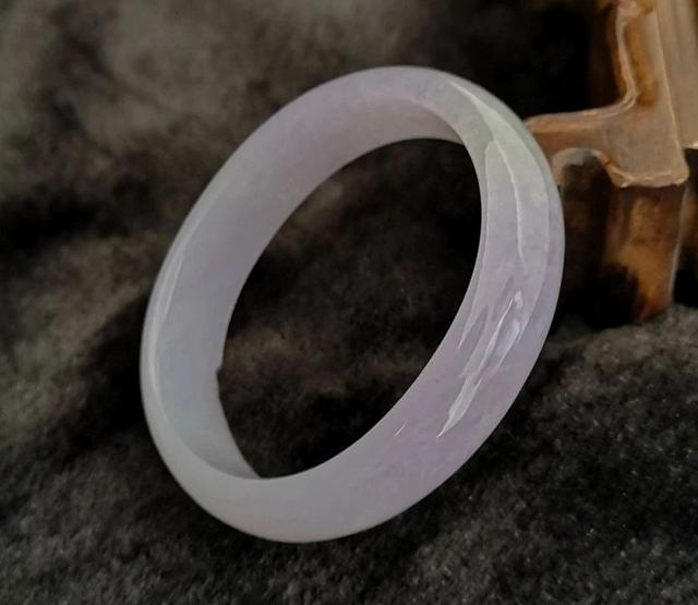 翡翠手镯什么颜色好,宽版三色贵妃翡翠手镯-第6张图片-翡翠网 翡翠手镯什么颜色好,宽版三色贵妃翡翠手镯-第6张图片-翡翠网