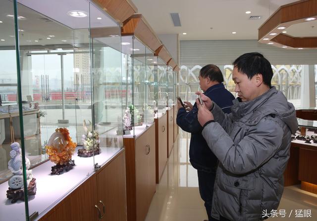 翡翠摆件市场价格,翡翠摆件批发-第1张图片-翡翠网 翡翠摆件市场价格,翡翠摆件批发-第1张图片-翡翠网