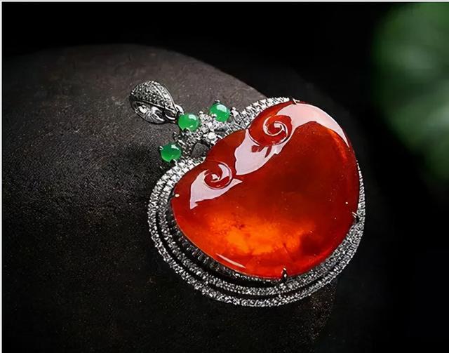 天然红色翡翠知识天然翡翠的鉴别方法-第2张图片-翡翠网 天然红色翡翠知识天然翡翠的鉴别方法-第2张图片-翡翠网