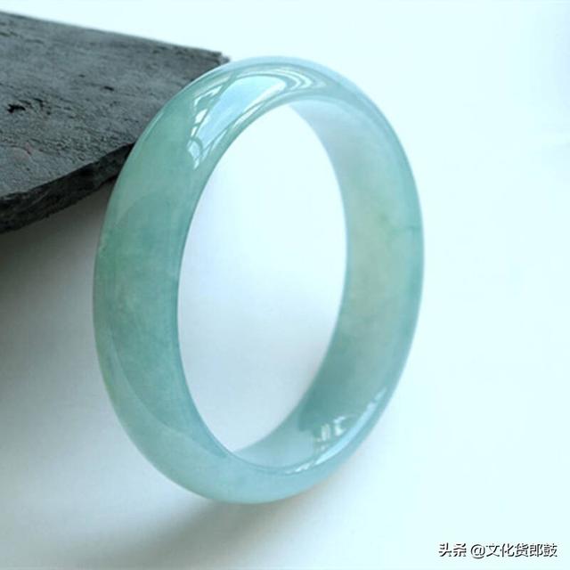 玉和翡翠手镯可以一起带吗翡翠手镯和翡翠珠珠-第8张图片-翡翠网 玉和翡翠手镯可以一起带吗翡翠手镯和翡翠珠珠-第8张图片-翡翠网