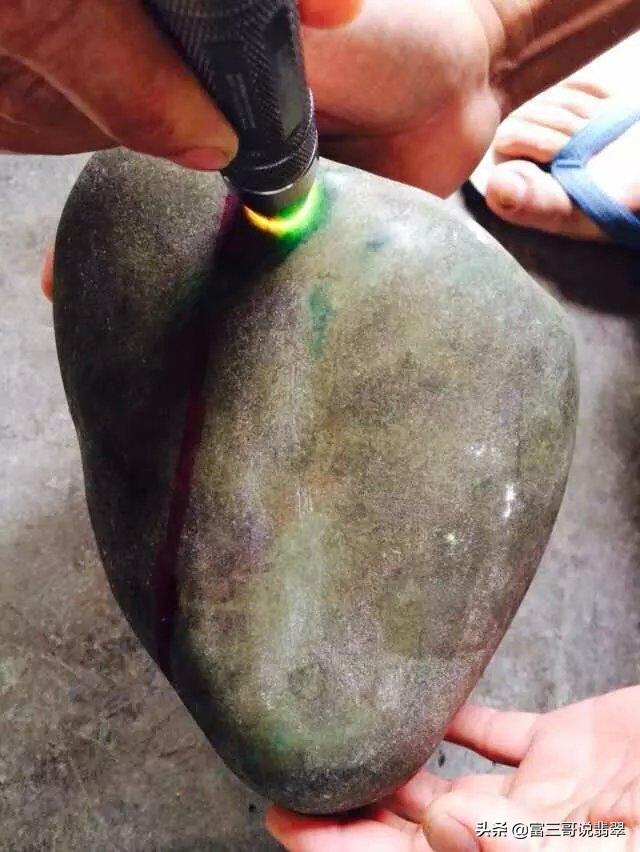 买的翡翠原石怎么卖出去2万买的翡翠原石-第3张图片-翡翠网 买的翡翠原石怎么卖出去2万买的翡翠原石-第3张图片-翡翠网