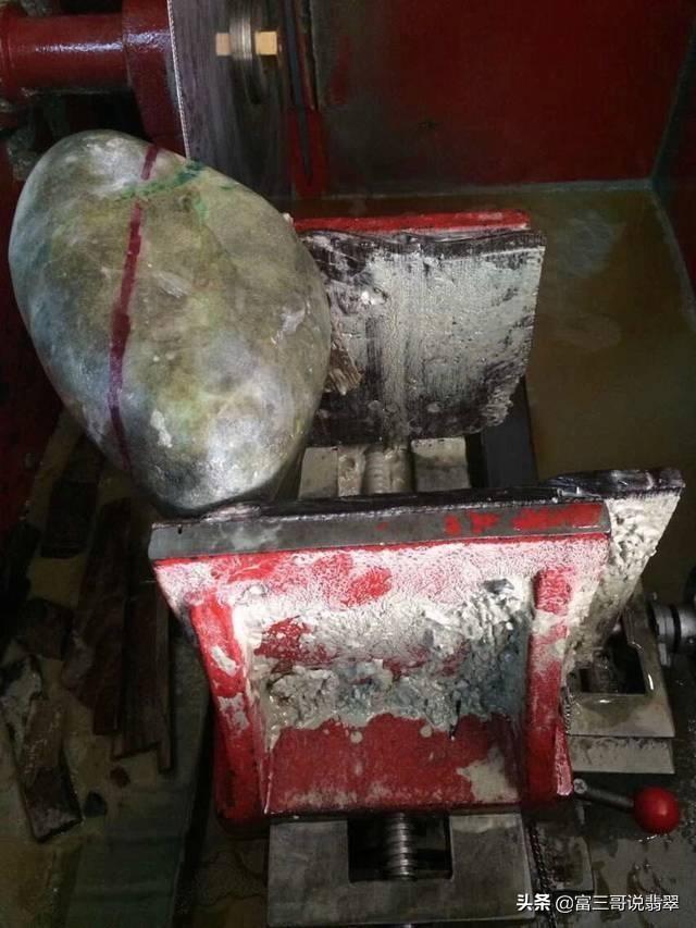 买的翡翠原石怎么卖出去2万买的翡翠原石-第5张图片-翡翠网 买的翡翠原石怎么卖出去2万买的翡翠原石-第5张图片-翡翠网