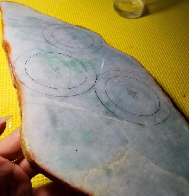 翡翠原石开石的简单介绍-第1张图片-翡翠网 翡翠原石开石的简单介绍-第1张图片-翡翠网