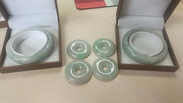 翡翠原石开石的简单介绍-第2张图片-翡翠网 翡翠原石开石的简单介绍-第2张图片-翡翠网