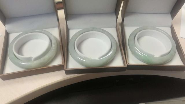 翡翠原石开石的简单介绍-第4张图片-翡翠网 翡翠原石开石的简单介绍-第4张图片-翡翠网