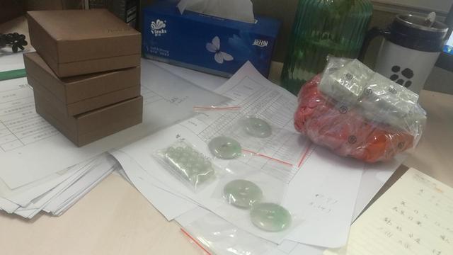 翡翠原石开石的简单介绍-第5张图片-翡翠网 翡翠原石开石的简单介绍-第5张图片-翡翠网