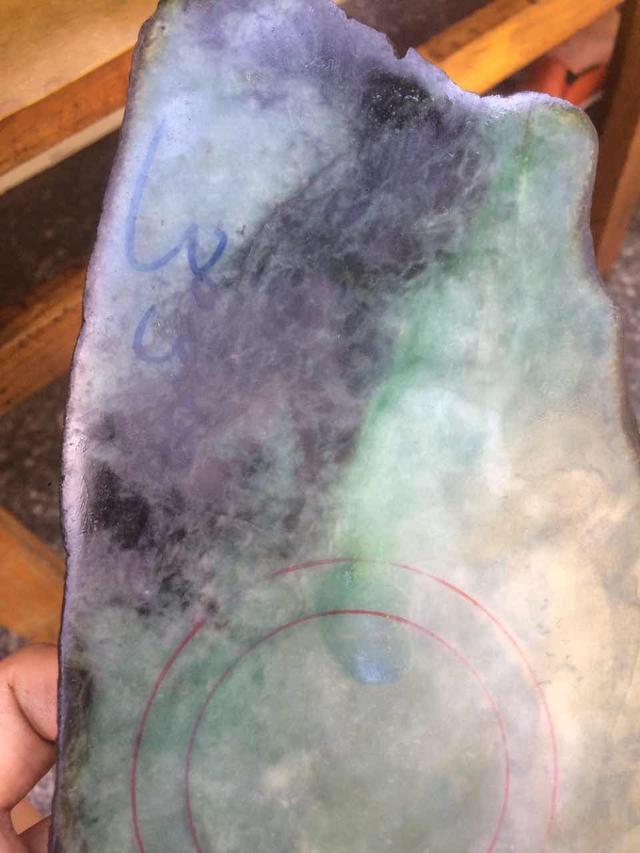 翡翠原石开石的简单介绍-第13张图片-翡翠网 翡翠原石开石的简单介绍-第13张图片-翡翠网