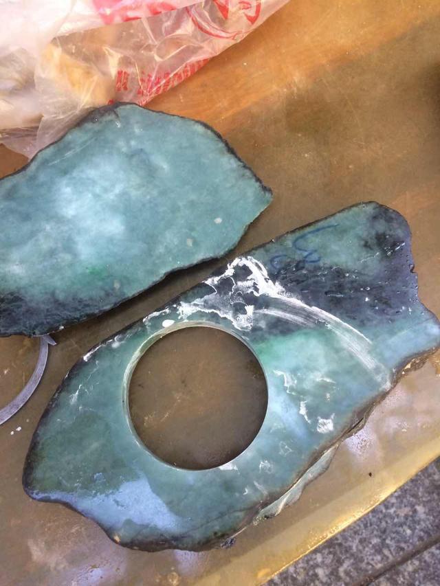 翡翠原石开石的简单介绍-第24张图片-翡翠网 翡翠原石开石的简单介绍-第24张图片-翡翠网