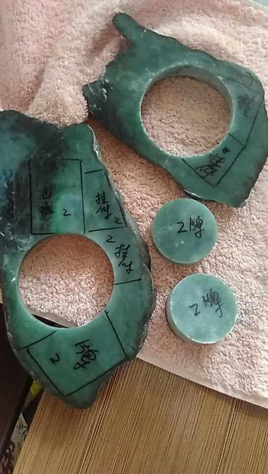 翡翠原石开石的简单介绍-第33张图片-翡翠网 翡翠原石开石的简单介绍-第33张图片-翡翠网