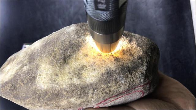 翡翠原石价位翡翠原石值钱吗?-第5张图片-翡翠网 翡翠原石价位翡翠原石值钱吗?-第5张图片-翡翠网