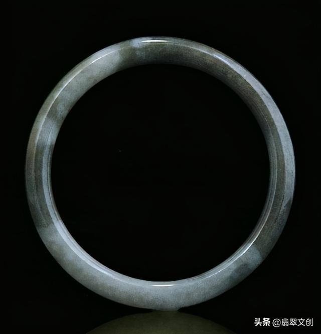 2万元翡翠手镯怎么样,翡翠手镯300元以下-第5张图片-翡翠网 2万元翡翠手镯怎么样,翡翠手镯300元以下-第5张图片-翡翠网