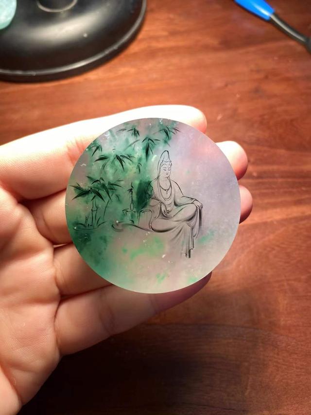 翡翠手镯纹路能养好吗戴裂纹的玉镯不吉利-第3张图片-翡翠网 翡翠手镯纹路能养好吗戴裂纹的玉镯不吉利-第3张图片-翡翠网