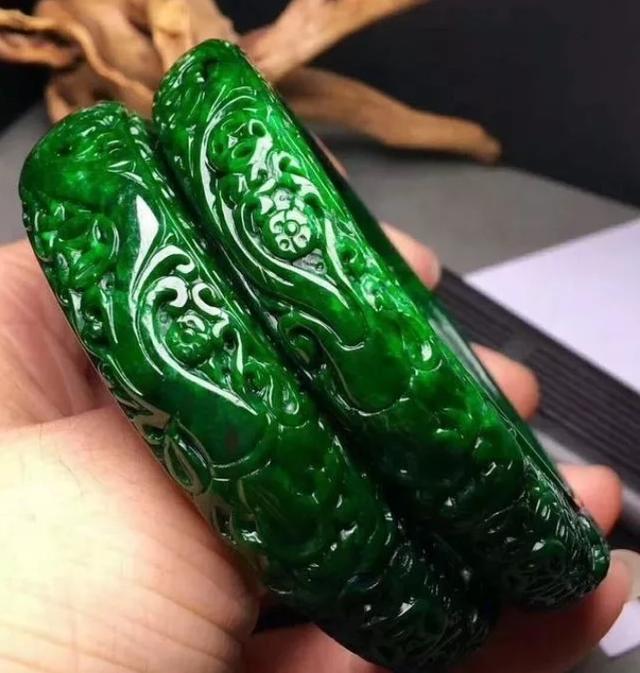 翡翠干青原石价格的简单介绍-第7张图片-翡翠网 翡翠干青原石价格的简单介绍-第7张图片-翡翠网