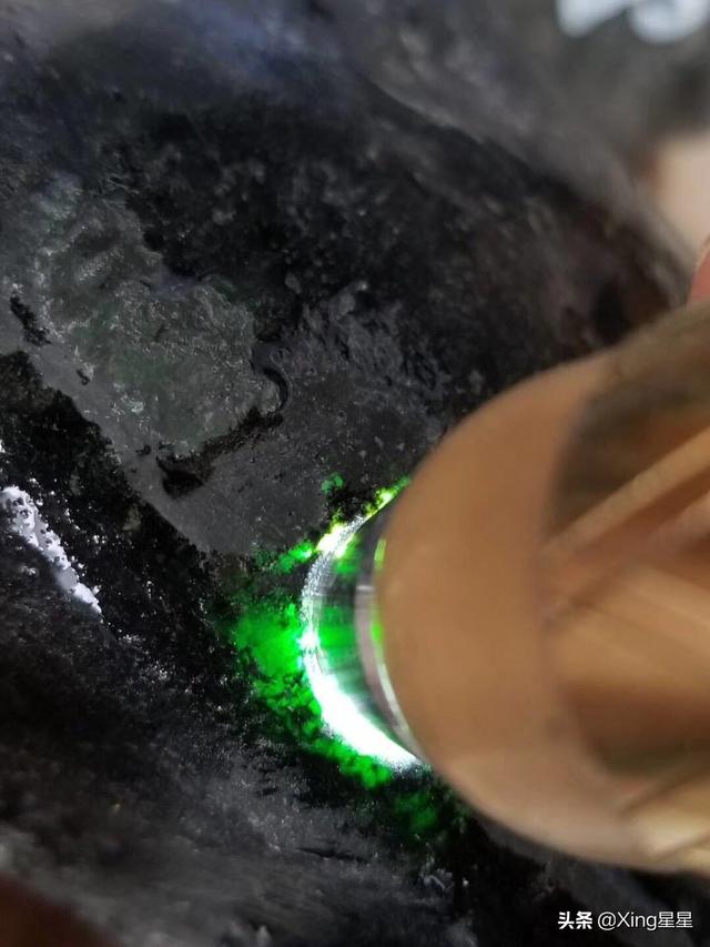 缅甸好的翡翠原石,翡翠原石帕橄场口特征-第4张图片-翡翠网 缅甸好的翡翠原石,翡翠原石帕橄场口特征-第4张图片-翡翠网