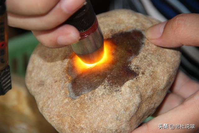 翡翠原石怎么擦口,翡翠原石各方位图-第3张图片-翡翠网 翡翠原石怎么擦口,翡翠原石各方位图-第3张图片-翡翠网