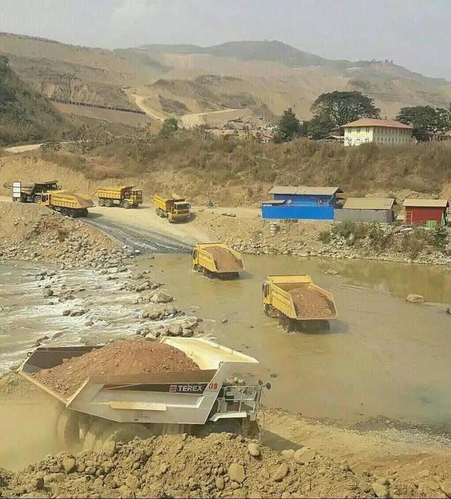 缅甸翡翠原石场口缅甸怕敢翡翠原石市场踏方视频-第12张图片-翡翠网 缅甸翡翠原石场口缅甸怕敢翡翠原石市场踏方视频-第12张图片-翡翠网