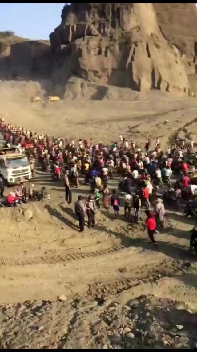 缅甸翡翠原石场口缅甸怕敢翡翠原石市场踏方视频-第15张图片-翡翠网 缅甸翡翠原石场口缅甸怕敢翡翠原石市场踏方视频-第15张图片-翡翠网