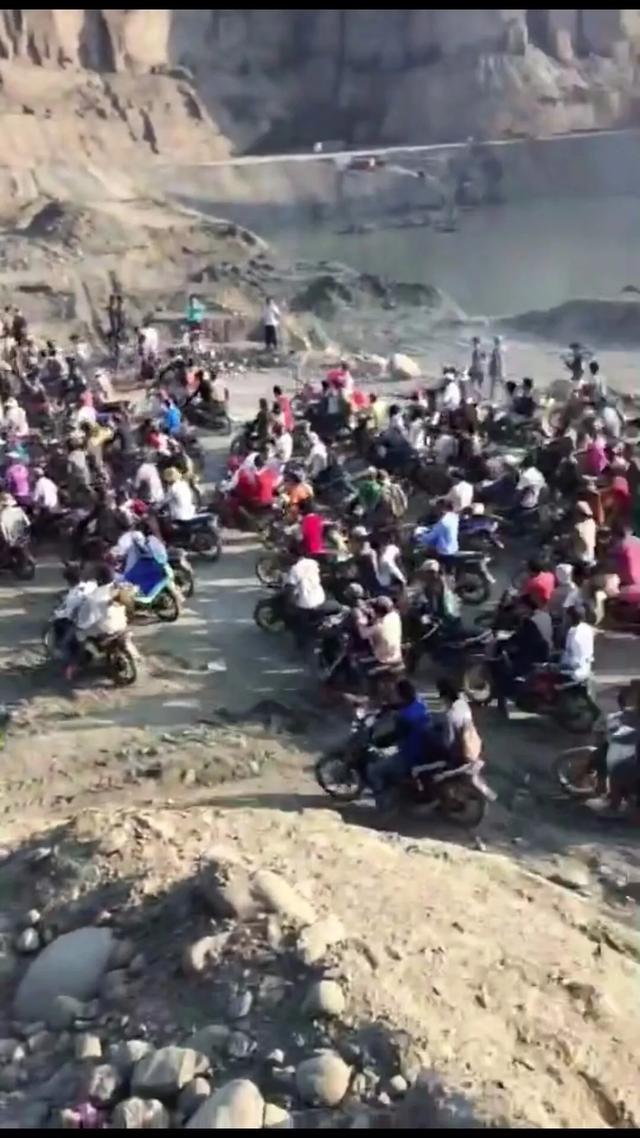 缅甸翡翠原石场口缅甸怕敢翡翠原石市场踏方视频-第17张图片-翡翠网 缅甸翡翠原石场口缅甸怕敢翡翠原石市场踏方视频-第17张图片-翡翠网