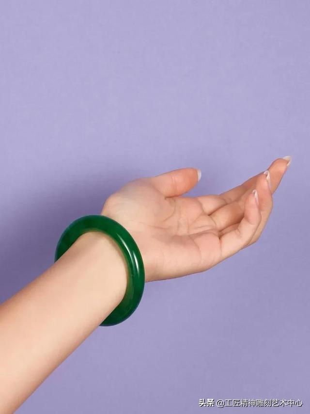 翡翠平安牌图片及价格翡翠平安牌寓意-第28张图片-翡翠网 翡翠平安牌图片及价格翡翠平安牌寓意-第28张图片-翡翠网