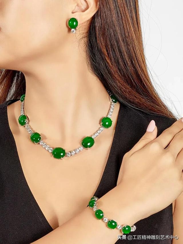 翡翠平安牌图片及价格翡翠平安牌寓意-第37张图片-翡翠网 翡翠平安牌图片及价格翡翠平安牌寓意-第37张图片-翡翠网