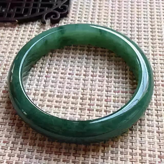 翡翠种水分几种翡翠的知识和种水-第4张图片-翡翠网 翡翠种水分几种翡翠的知识和种水-第4张图片-翡翠网