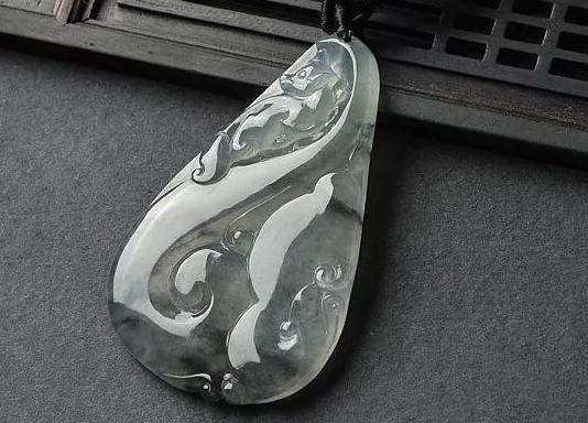 乌鸡种翡翠价格乌鸡种翡翠适合什么人戴-第5张图片-翡翠网 乌鸡种翡翠价格乌鸡种翡翠适合什么人戴-第5张图片-翡翠网