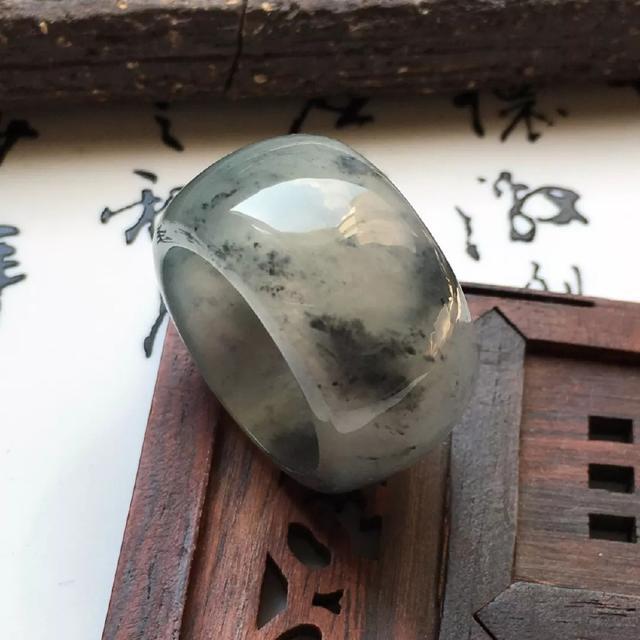 冰乌鸡种是不是不值钱乌鸡翡翠价格-第1张图片-翡翠网 冰乌鸡种是不是不值钱乌鸡翡翠价格-第1张图片-翡翠网